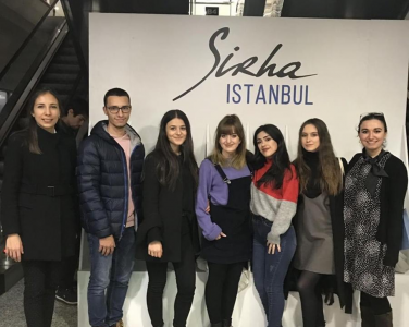 ICC İstanbul Congress Center Uluslararası Gıda, Yiyecek ve İçecek Fuarı, 30.11.2018 Gıda Teknolojisi programı öğrencileri ile 29 Kasım - 1 Aralık 2018 ICC Istanbul Congress Center’da düzenlenen Uluslararası Gıda, Yiyecek ve İçecek Fuarına katıldık. Öğrenciler sektör ekipmanları, ambalaj materyalleri, gastronomi, sektörün önde gelen kahve, dondurma ve çikolata firmalarıyla bir araya geldi. Yeni ve farklı ürünlerin de tanıtıldığı fuarda, öğrenciler farklı tatlar ve firmalarla tanışmış oldular. Ayrıca gıda müh